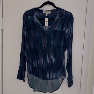 cloth & stone navy and blue abstract button-front blouse